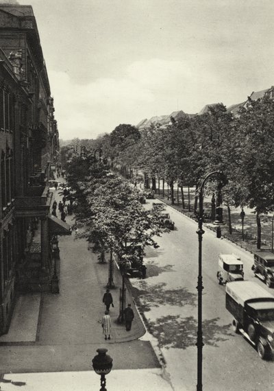 Berlin: Unter den Linden (zdjęcie czarno-białe) autorstwa Sasha Stone