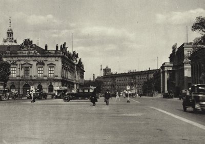 Berlin: Zbrojownia i Pałac Księcia Koronnego; Arsenał i Pałac Księcia Koronnego (zdjęcie czarno-białe) autorstwa Sasha Stone