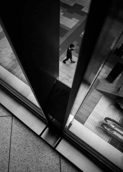 „City Walker” w ramce autorstwa Satoshi Hata