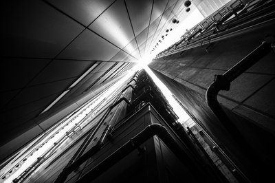 Geometryczna wspinaczka po mieście autorstwa Satoshi Hata