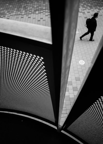 Geometryczny spacer po mieście autorstwa Satoshi Hata