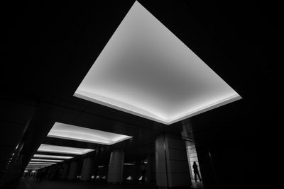 Nowoczesny tunel świetlny autorstwa Satoshi Hata