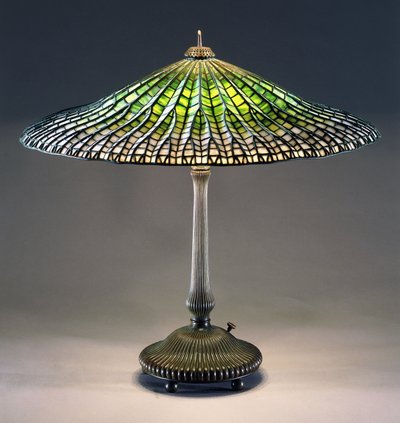 Lampa stołowa ze szkła ołowiowego i brązu „Lotus” autorstwa School American