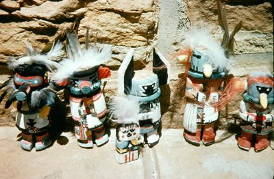 Lalki Kachina (media mieszane) autorstwa School American