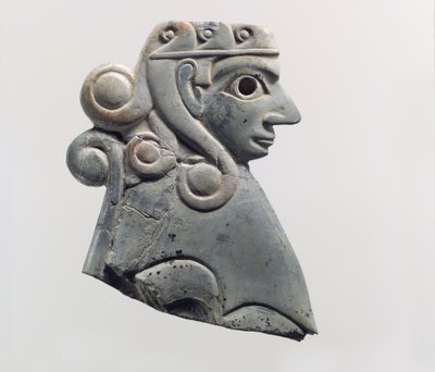 Tabliczka meblowa: żeński sfinks z lokami w stylu Hathor, ok. XVIII w. p.n.e. (kość słoniowa hipopotama) autorstwa School Anatolian