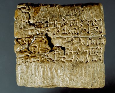 Cywilizacja asyryjska: grawerowane pudełko z pismem klinowym dotyczące wydobycia dwóch kopalni srebra. Stambuł, Muzeum Archeologiczne autorstwa School Assyrian