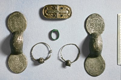 Biżuteria z Camon, Amiens, Somme, Karolingów, VII-X w. (srebro, brąz złocony) autorstwa School Carolingian