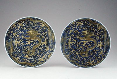 Para podszkliwnych naczyń w kolorze niebieskim i żółtym smokiem (ceramiczne) autorstwa School Chinese