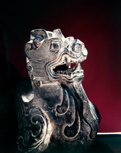 Fragment Chimery, Sześć Dynastii (220-589) (kamień) autorstwa School Chinese