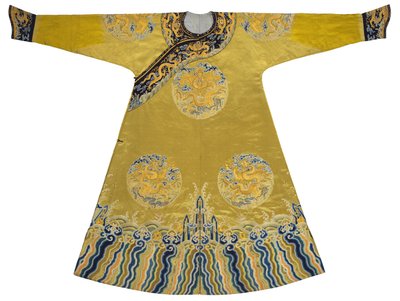 Haftowana szata „Smoka” Qiu Xiangse, Longpao, początek XVIII w. (jedwab) autorstwa School Chinese