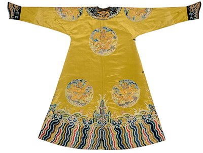 Haftowana szata „Smoka” Qiu Xiangse, Longpao, początek XVIII w. (jedwab) autorstwa School Chinese