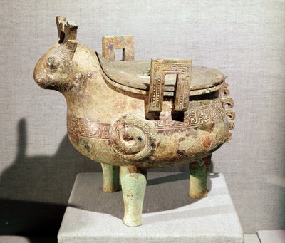 Ofiarna figurka zwierzęcia „hsi-ting”, z Shucheng, Anhui, dynastia Chou, VII-VI wpne (brąz) autorstwa School Chinese