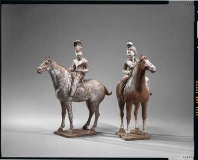 Dwie figury jeździeckie, dynastia Tang (ceramiczna z pigmentami) autorstwa School Chinese