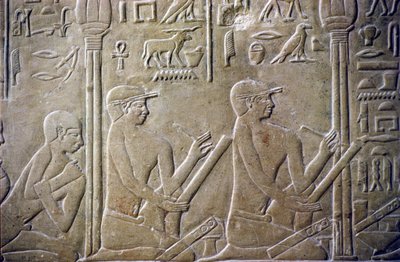 Starożytny Egipt, relief/rzeźba, grobowiec Merereuka, mastaba Merereuka, VI dynastia, Sakkara, starszyzna wioski zmuszona do przyznania się urzędnikom do błędnych zeznań podatkowych (zdjęcie ilustracyjne) autorstwa School Egyptian