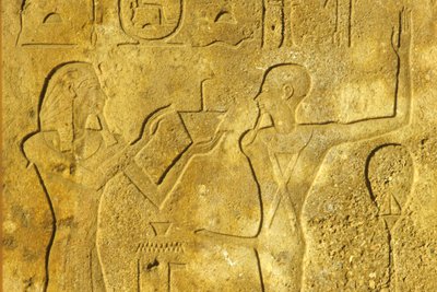Ancient Egypt, Wall painting/carving, Karnak/Luxor Temple, Hatshepsut offers incense to God Min autorstwa School Egyptian