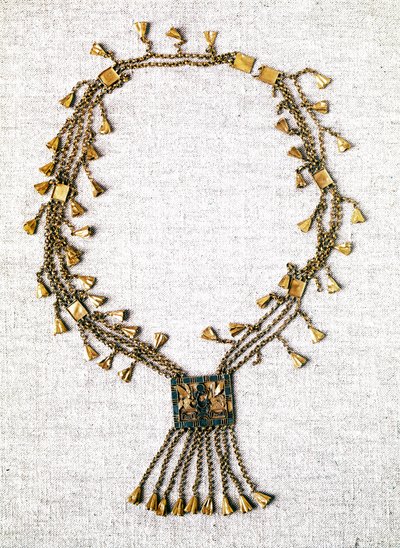 Starożytność egipska: złoty naszyjnik faraona Pinedjem. XXI dynastia (ok. 1069-945). Paryż, Luwr autorstwa School Egyptian