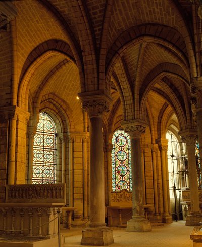 Sztuka gotycka: klucze do skarbców i głowice bojowe, ambulatorium bazyliki Saint Denis (Saint Denis). autorstwa School French