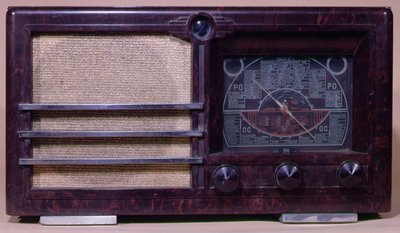 Odbiornik radiowy Sonora CR2 z 5 zaworami autorstwa School French