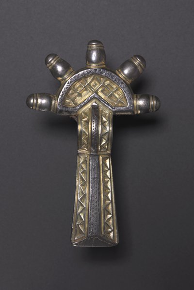 Łuk Fibula, Alemannic, 500-550 (srebrny pozłacany i niello) autorstwa School German