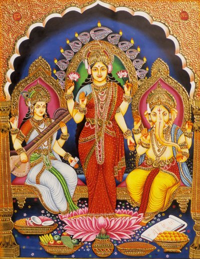 Pan Ganesh z Laxmi i Saraswati Miniaturowy obraz na papierze z wytłoczonym złotem Indie autorstwa School Indian