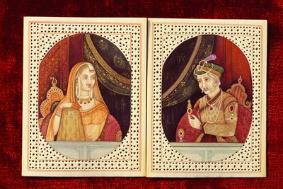 Cesarz Mogołów Akbar i obraz z kości słoniowej Jodhabai autorstwa School Indian