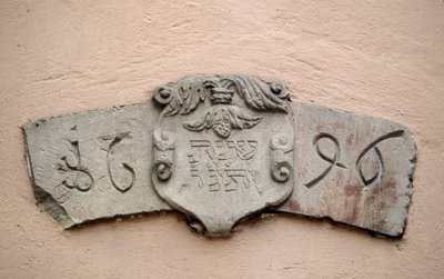 Aleja Żydów w Obernai (67). Miejsca kultu: inskrypcja z datą hebrajską i odpowiednią datą ery chrześcijańskiej: 1696. Synagoga została zbudowana podobno dwa lata po autoryzacji Intendant La Grange, która pozwoliła J. autorstwa School Jewish