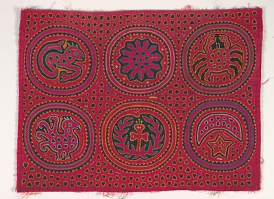 Panel koszuli (mola), Kuna People, Wyspy San Blas, ok. 1950 (bawełna z aplikacjami) autorstwa School Panamanian