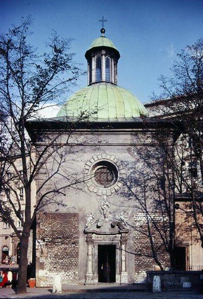 Kościół św Wojciecha, pierwotnie wybudowany w XII w., zmodernizowany w XVIII w. (foto) autorstwa School Polish