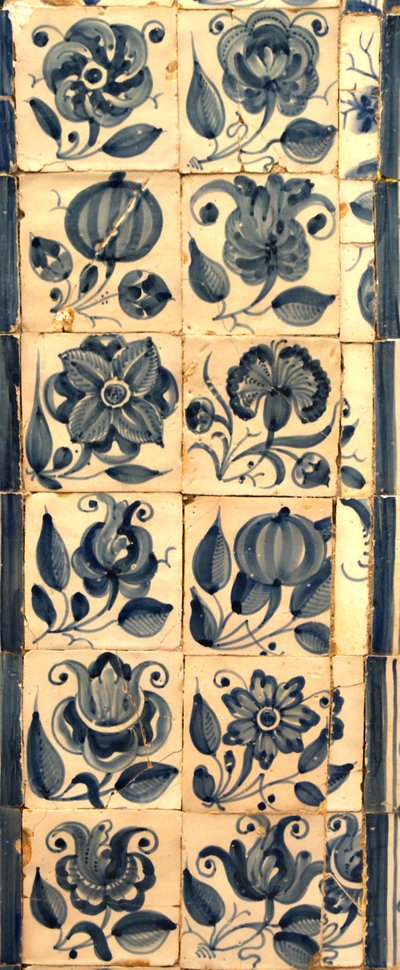 Panel przedstawiający różne gatunki kwiatów, Tarouca, Portugalia (płytki ceramiczne) autorstwa School Portuguese