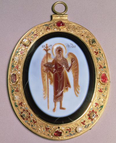 Panagia, rzeźbiony sardonyks oprawiony w złoto wysadzany perłami i klejnotami z filigranową i emaliowaną dekoracją, Moskwa, poł. XVI w. (sardonyks, złoto, kamienie i emalia) autorstwa School Russian