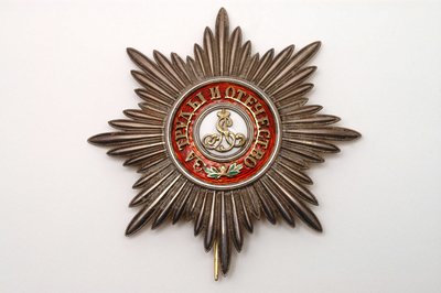 Rosyjskie odznaczenie wojskowe orderu św. Aleksandra Newskiego, utworzone w 1725r. II ordery rosyjskie. Motto: „Za starania i ojczyznę””. autorstwa School Russian