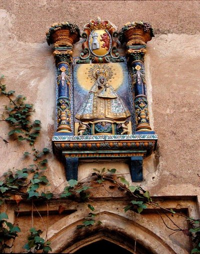 Herb ceramiczny Matki Bożej z Guadalupe (zdjęcie) autorstwa School Spanish