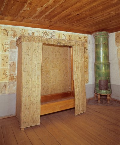 Składane łóżko i piec ceramiczny w domu Karola Linneusza (1707-78) (zdjęcie) autorstwa School Swedish