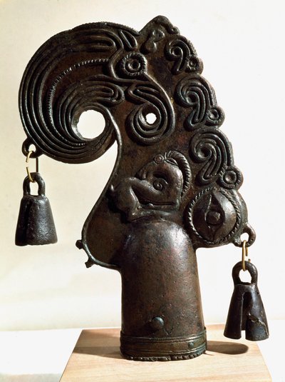 Art Scythia (Scythic Civilization lub Scythia): Brązowy grot włóczni zdobi fantastyczne zwierzę. Z Ulskiego (Kuban), Północny Kaukaz w Rosji, IV wiek p.n.e. Wysokość: 28 cm. Ermitaż w Petersburgu autorstwa Scythian