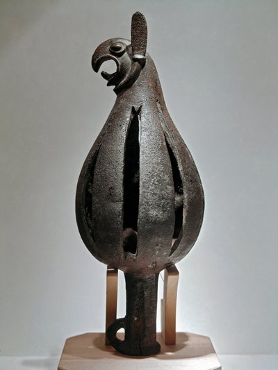 Art Scythian (cywilizacja scytyjska lub Scytia): ornament w kształcie gryfa z głową orła. Obiekt z brązu, z drugiej połowy VII wieku p.n.e. Sankt Petersburg, Ermitaż autorstwa Scythian