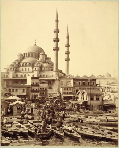 Meczet Santa Sophia i łodzie rybackie na brzegu Bosforu, Stambuł, ok. 1890 (zdjęcie czarno-białe) autorstwa Sebah and Joaillier