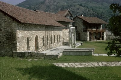 Refektarz i pensjonat, koniec XII w. autorstwa Serbian School