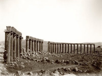 Owalny plac kolumnowy od północnego zachodu, Jerash, 1867 autorstwa Sergeant Henry Phillips