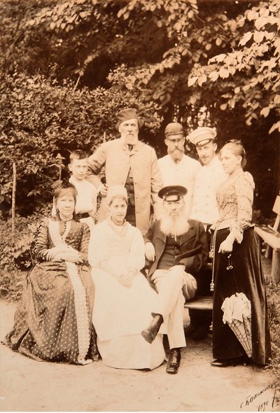 Rodzina poety Jakowa Pietrowicza Polonskiego (Jakowa Pietrowicza Polonskiego) (1819-1898) odwiedziła poetę Afanasiej Afanasiewicza Feta (Foeth) (Afanassi Afanassievitch Chenchine) (1820-1892). Zdjęcie albuminy Siergieja Dmitriewicza Botkina (1869-1945) autorstwa Sergei Dmitrievich Botkin