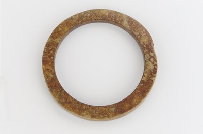 Pierścionek (nefryt) autorstwa Shang Dynasty Chinese School