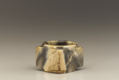 Krótka rurka (cong) (nefryt (nefryt)) autorstwa Shang Dynasty Chinese School