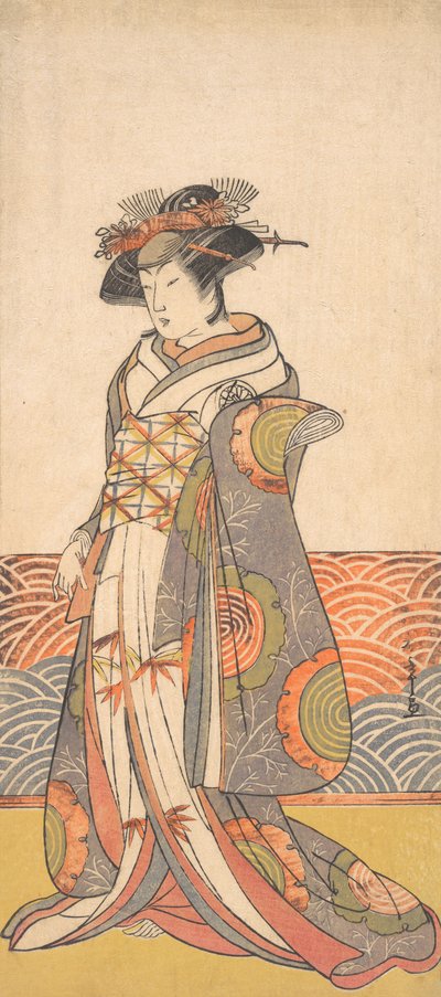 Trzecia Segawa Kikunojo jako kobieta stojąca w pokoju o wzorze fali Dado, ca. 1779. autorstwa Shunsho