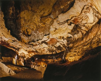 Mityczny jednorożec z Lascaux i inne malowidła z Lascaux wykonane ponad 17 000 lat temu. autorstwa Sisse Brimberg