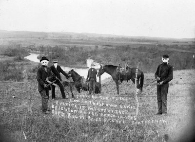 „Wojna z drutem kolczastym” w Nebrasce 1884-1885: właściciele rancza próbują odebrać ziemię rolnikom, sprzeciwiając się rozgraniczeniu drutu kolczastego – fotografia Solomona D. Butchera autorstwa Solomon D. Butcher