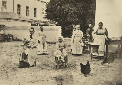 Robienie dżemu na dziedzińcu domu Lwa Tołstoja, Jasna Polana, niedaleko Tuły, Rosja, 1900 autorstwa Sophia Andreevna Tolstaya