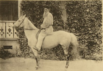 Rosyjski pisarz Lew Tołstoj na koniu, Moskwa, Rosja, lata 90. XIX wieku autorstwa Sophia Andreevna Tolstaya