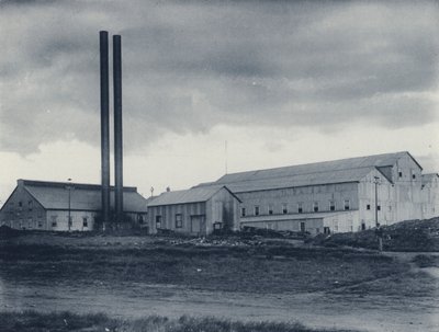 Bateria Crown Reef Gold Mining Company, zewnętrzna (zdjęcie czarno-białe) autorstwa South African Photographer