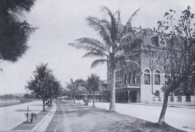 Esplanade, przedstawiający Marine Hotel, Durban (zdjęcie czarno-białe) autorstwa South African Photographer