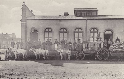 Historyczne widoki, ostatni autokar z angielską pocztą i starą pocztą (zdjęcie czarno-białe) autorstwa South African Photographer