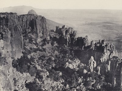 Dolina spustoszenia (zdjęcie czarno-białe) autorstwa South African Photographer